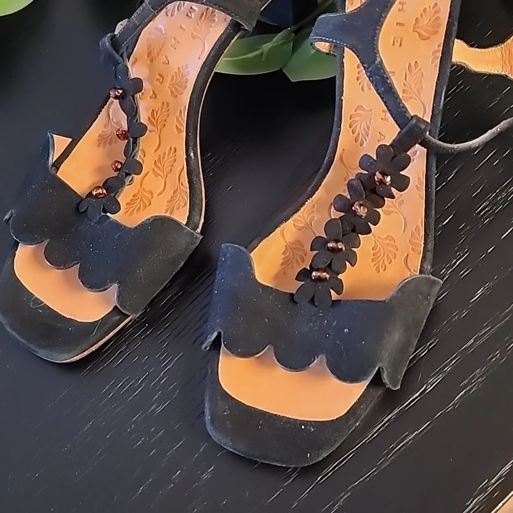 CHIE MIHARA Scalloped T-Strap Sandals EU 38 US 8 Beaded Floral Leather Spain Art - Picture 7 of 17